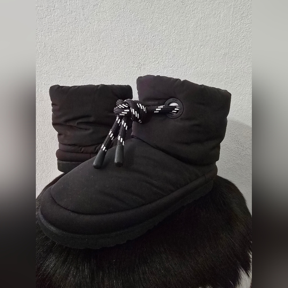 UGG Classic Maxi Short Boots Womens 6 Black Bootie Puff Shoes